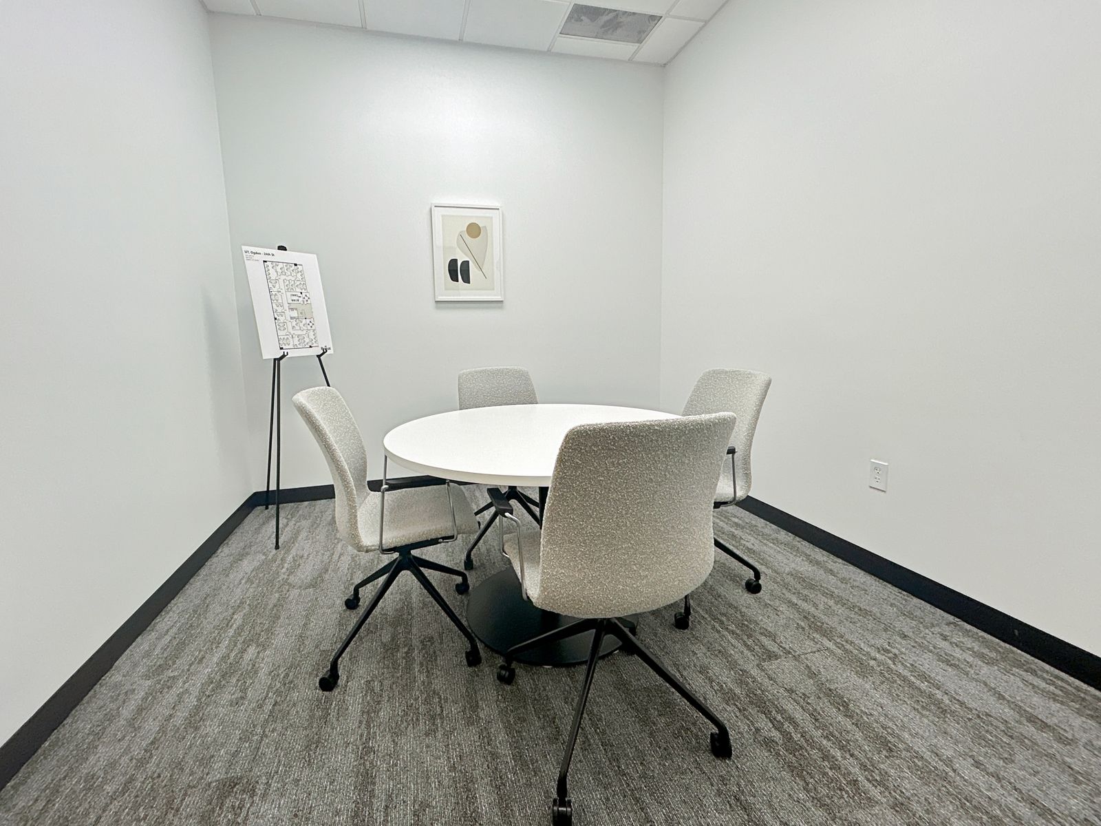 Host your next meeting in style – Hourly meeting rooms available
