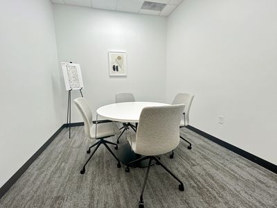 Host your next meeting in style – Hourly meeting rooms available