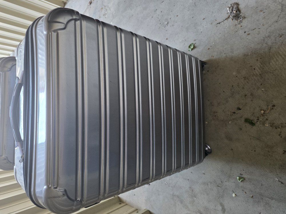 Main image 3