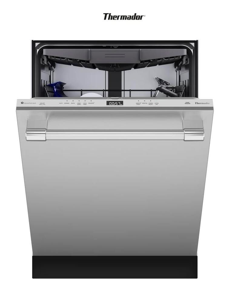 NEW IN BOX Thermador Emerald Dishwasher 24" Professional (DWHD640EFP) - Factory Sealed