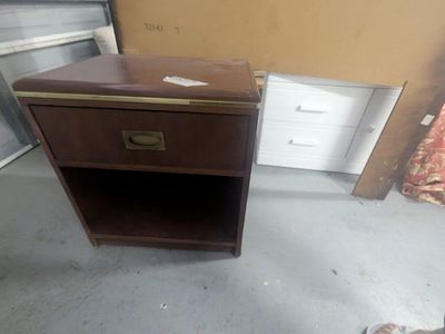 nightstand w/ drawer storage