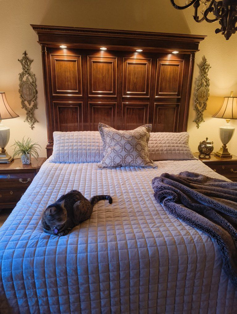 Century fine furniture mahogany King bedroom set