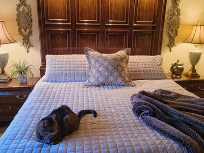 Century fine furniture mahogany King bedroom set