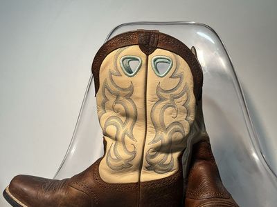Leather Women’s Cowboy boots (cream with light blue stitching, size 8.5) Ariat 10006885
