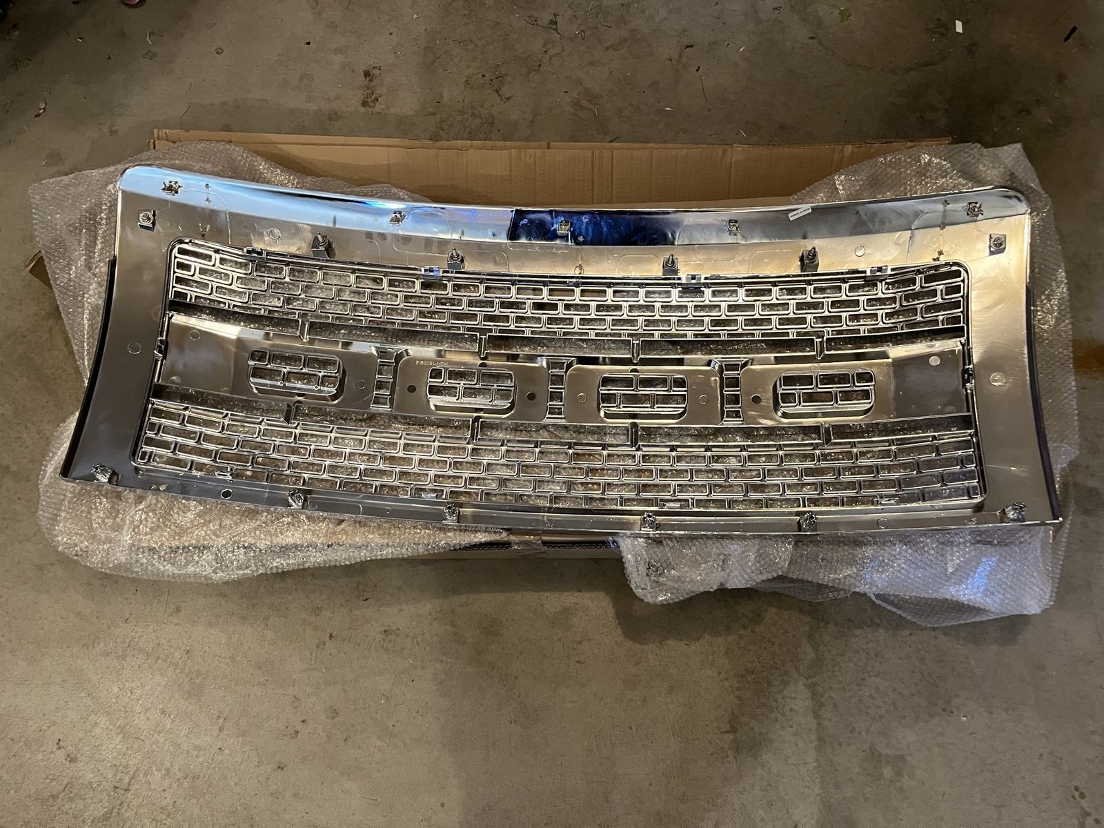 FORD F-150 Chrome Front Grille Assembly - OEM Replacement Brand new in box