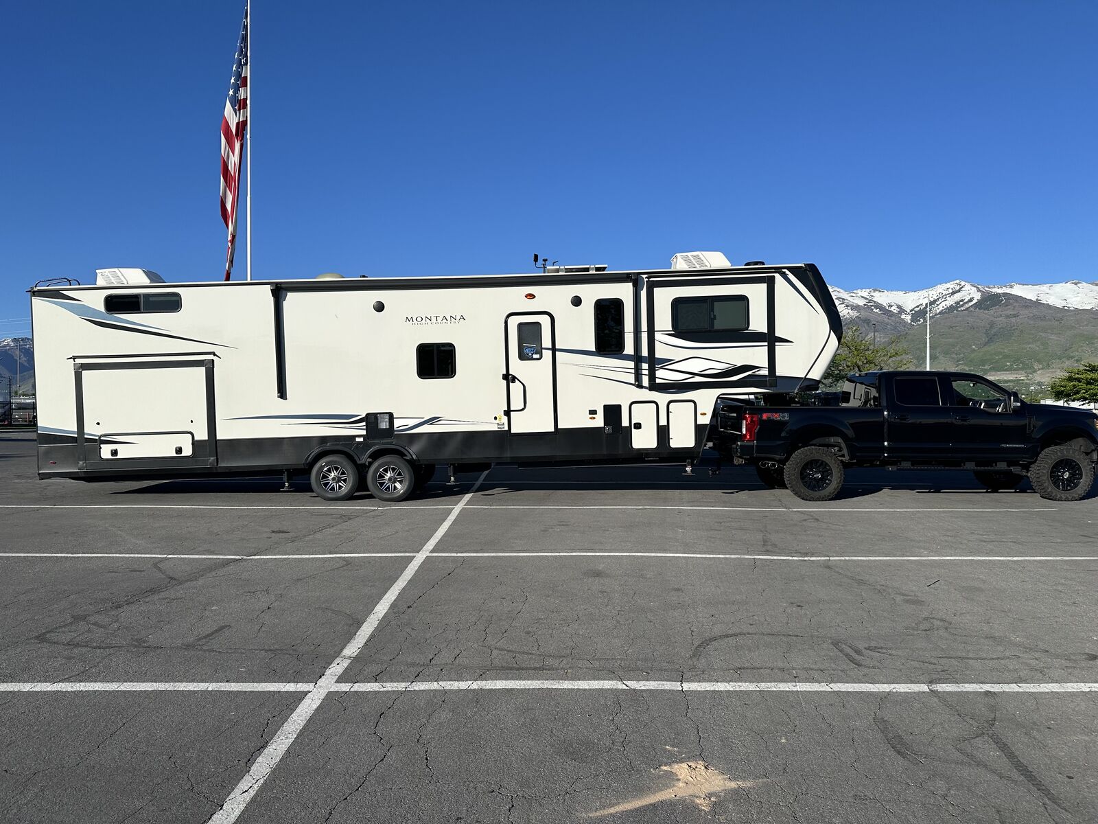 Montana High Country 377FL UPGRADED WARRANTY