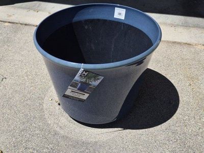 X Large 22-Inch Knoll Plastic Planter in Denim Blue