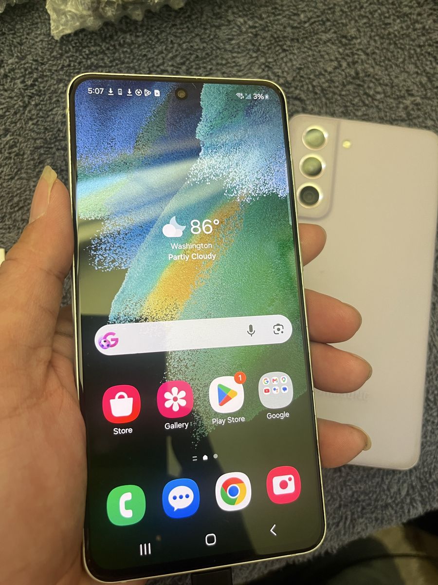 Samsung Galaxy S21 FE 5G (Unlocked). Nice color