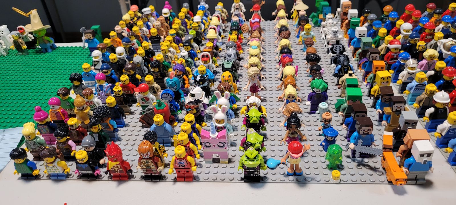 Over 1000 lego minifigures to choose from