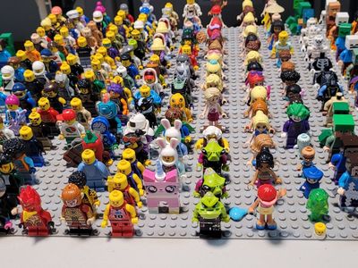 Over 1000 lego minifigures to choose from