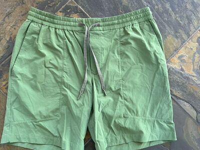 Lululemon Mens XL 8 Unlined Shorts Green