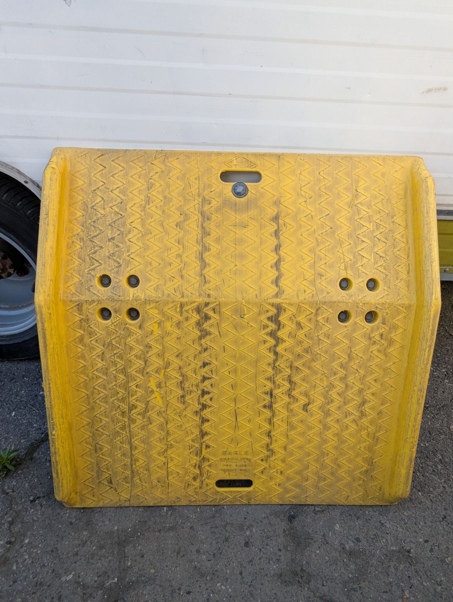 750  POUNDS HEAVY DUTY RAMP  HIGH DENSITY POLYETHYLENE PORTABLE DOCKPLATE- EAGLE MODEL 1795.