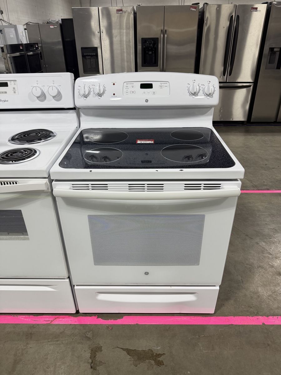 HUGE DEALS NOW! BEAUTIFUL GE GLASS TOP RANGE