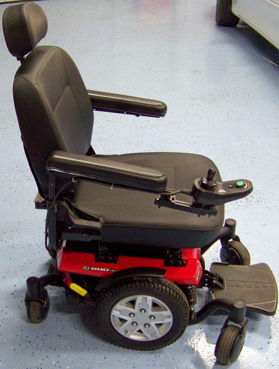 Jazzy 600 es motorized wheel chair new condition used for a few days