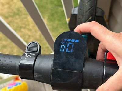 GOTRAX Electric Scooter - Black, Speed Display