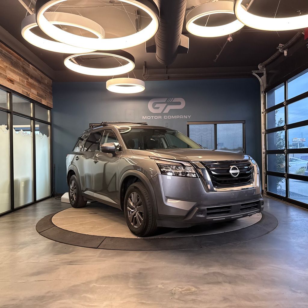 2022 Nissan Pathfinder SV