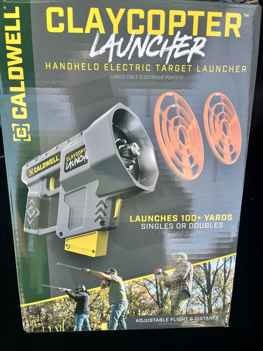 Clay pigeon launcher