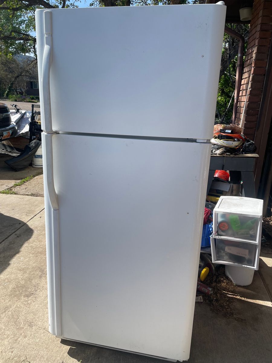 Fridgidaire Fridge