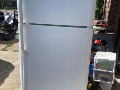 Fridgidaire Fridge