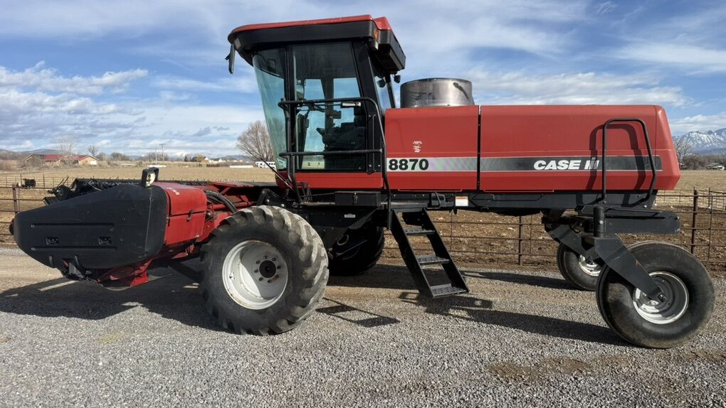 1999 Case 8870 Swather