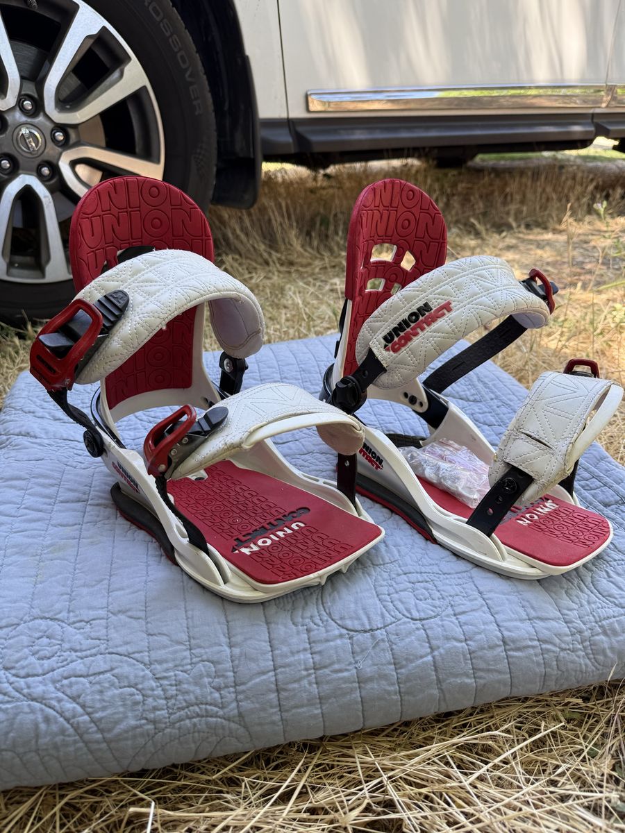 Union Contact Snowboard Bindings - White/Red, Good Condition M-L