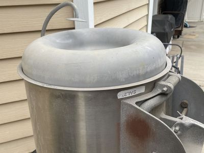 Hobart electric potatopeeler.