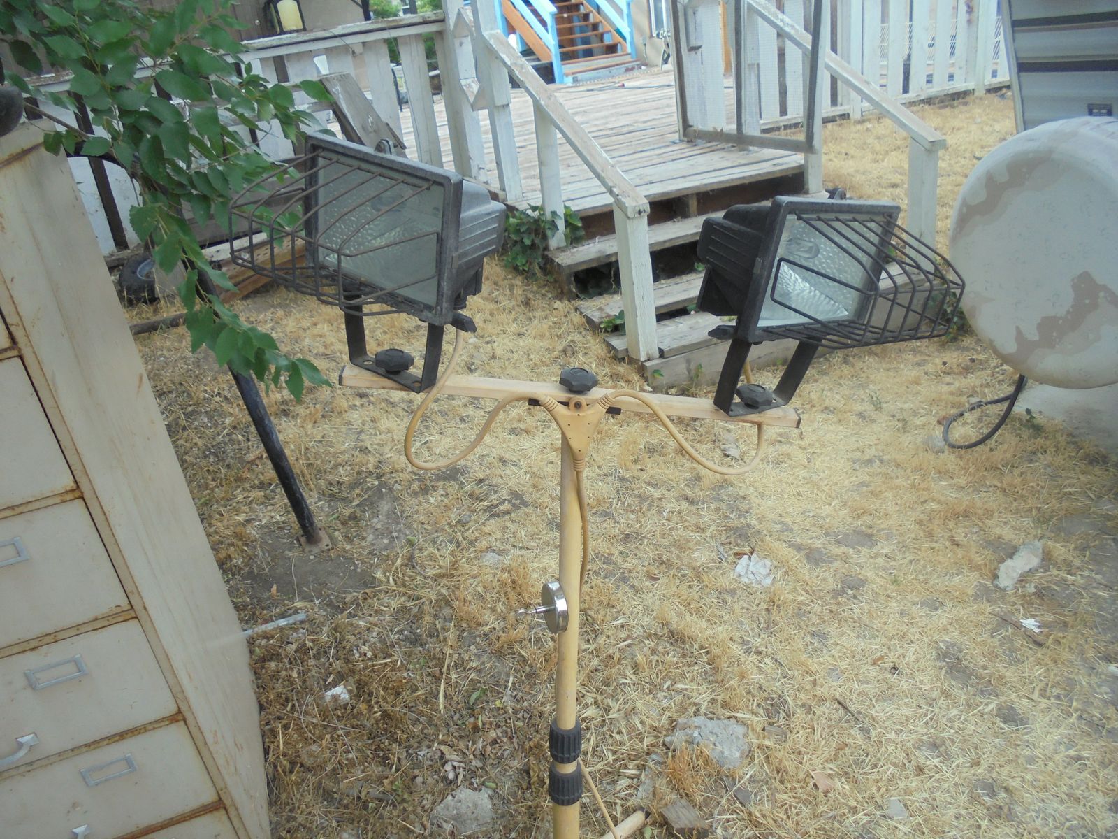 Halogen extendable outside work lite
