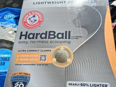 Arm & Hammer HardBall Multi-Cat Clumping Litter - 10.5 lbs, Lightweight, Ultra Compact Clumps