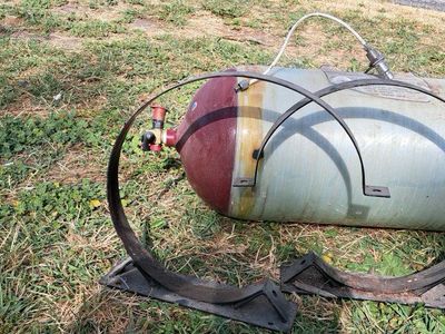 cng tank with mounting straps