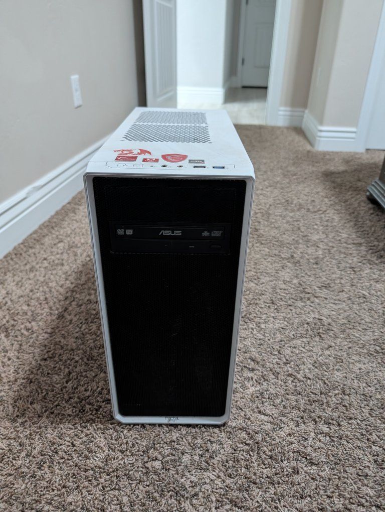 White Computer Case w/CoolMaster Liquid Cooler