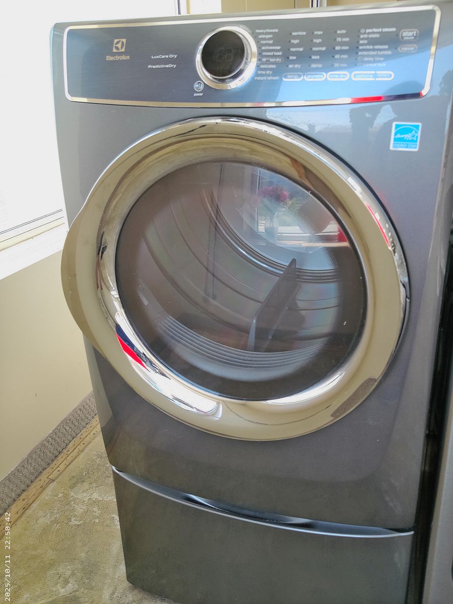 Like New GAS Dryer with Pedestal~90 DayGuarantee