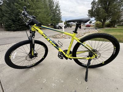 Giant ATX size medium. Excellent condition