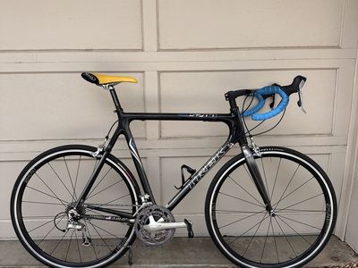 Carbon Trek 5200 OCLV size 61 XL Ultegra Upgrades carbon bars / post / stem with Hunt tubeless wheels road bike LIGHT