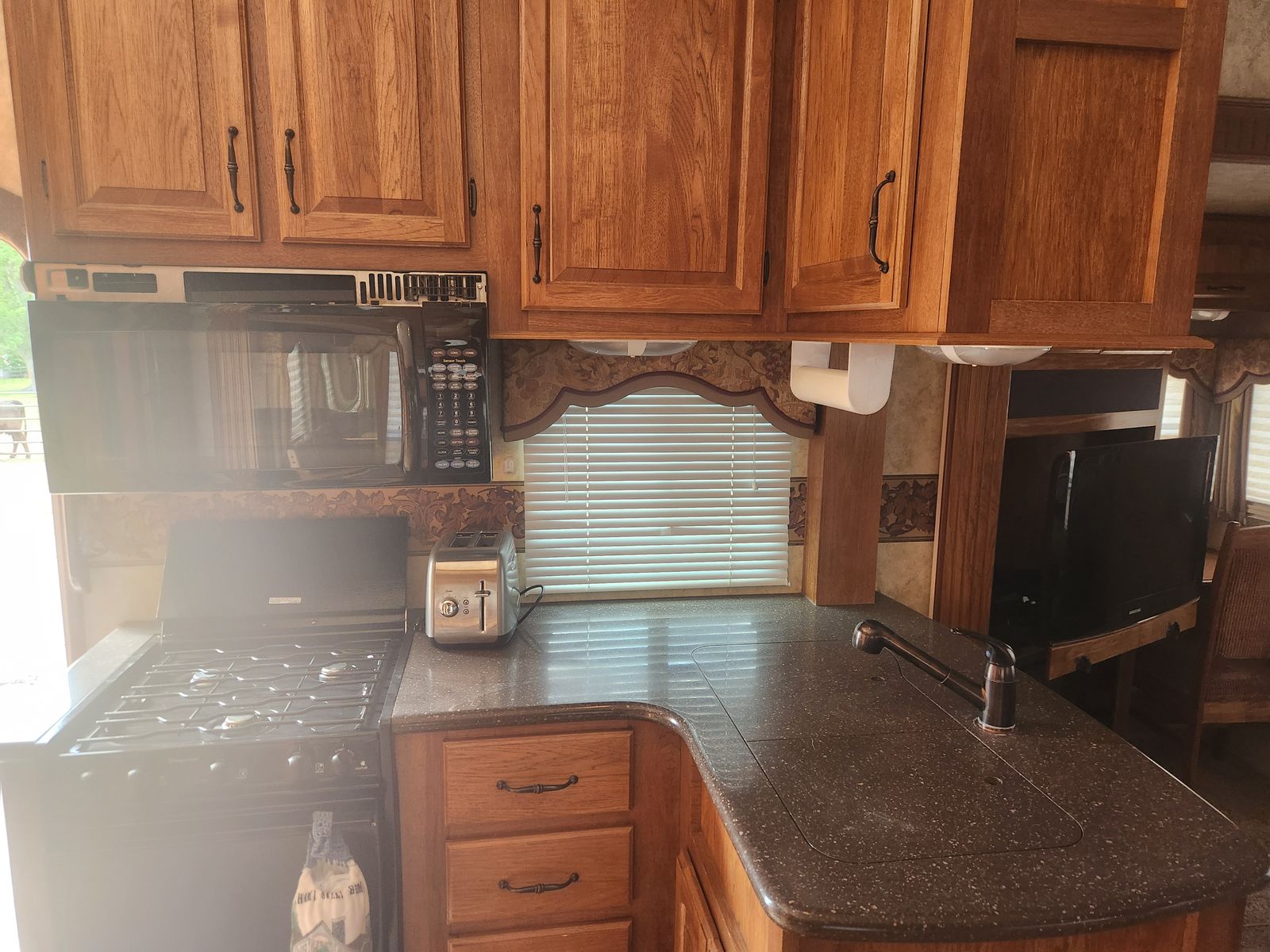 Main image 12