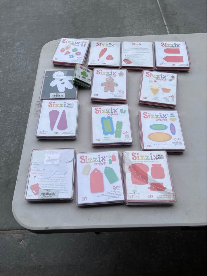 Sizzix die cut lot