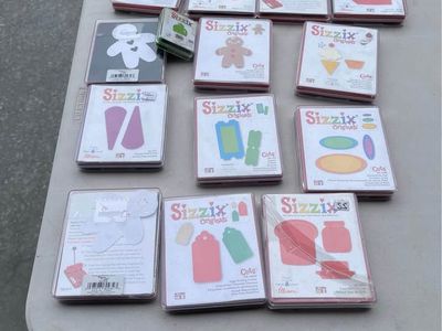 Sizzix die cut lot