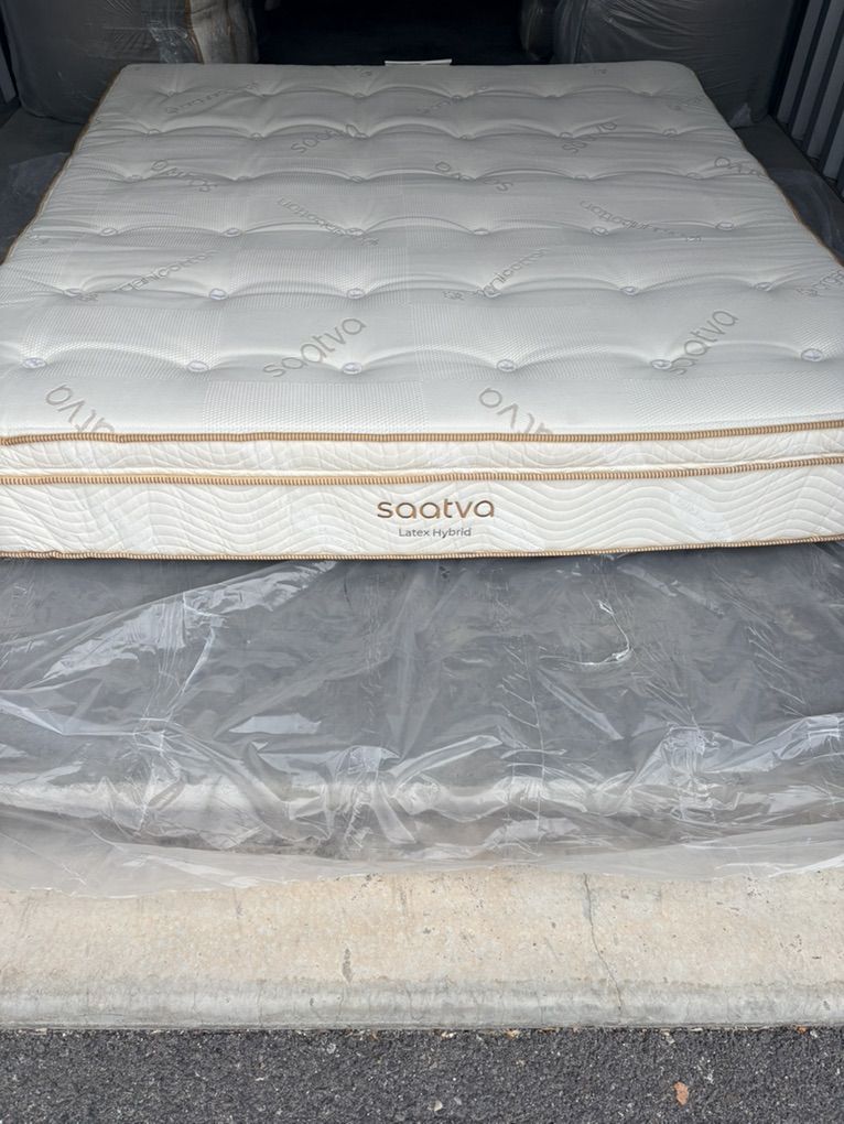 Saatva Layex Hybrid King Mattress