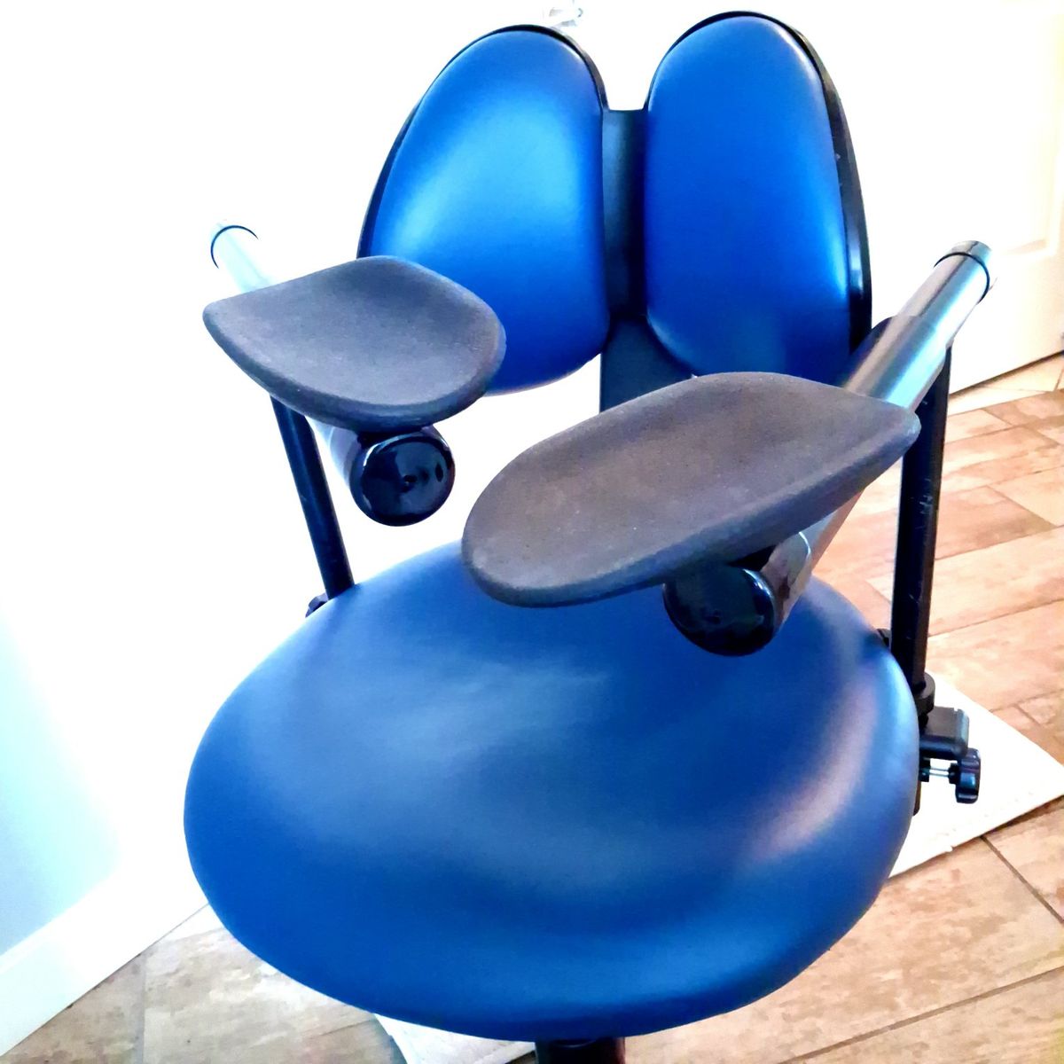 RGP Dental Ergonomic Operator/Hygiene Stool – Dual Arm Supports Included