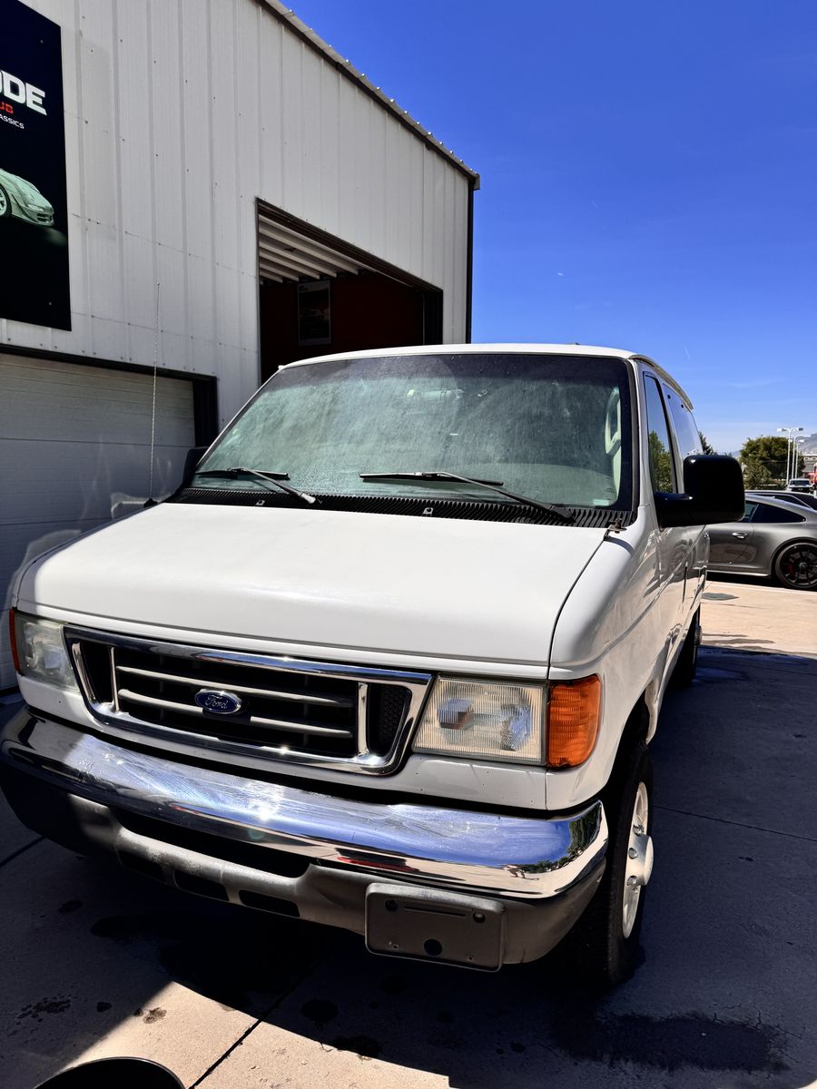 2005 Ford E-Series E-350 SD Chateau