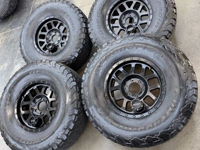 17x9 method 312 wheels/ 37x12.50r17 BFGoodrich ko2 KO2