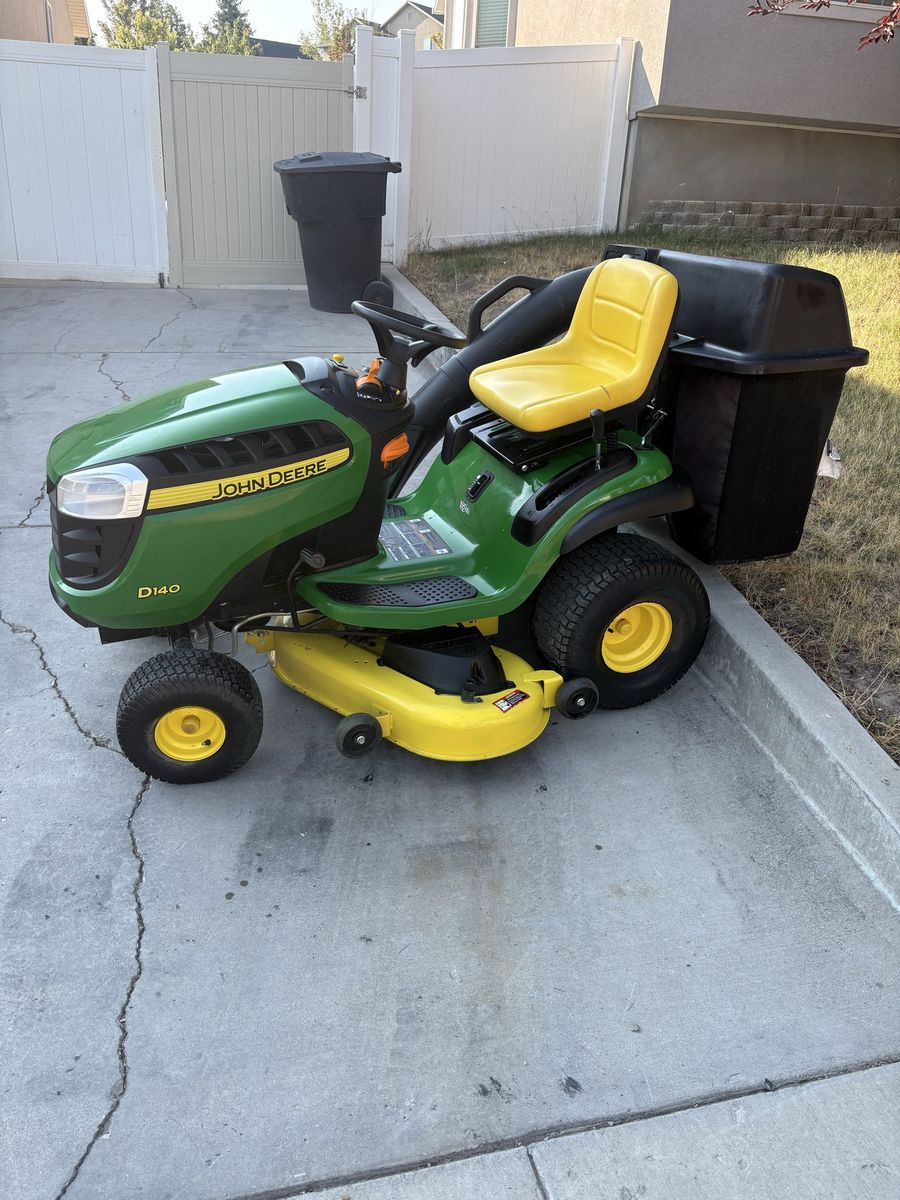 John Deere d140 riding mower 40 hrs