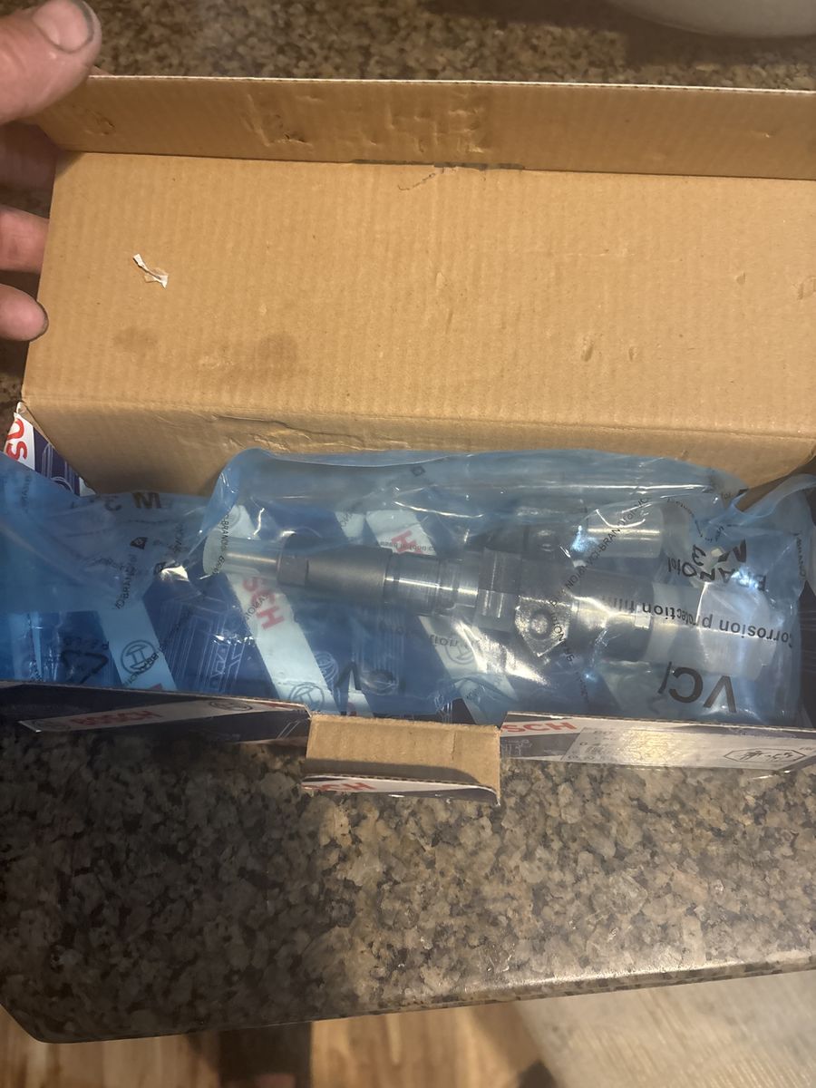 8 New Bosch , Injectors For Duramax Lb Seven Motor