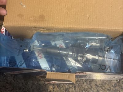 8 New Bosch , Injectors For Duramax Lb Seven Motor