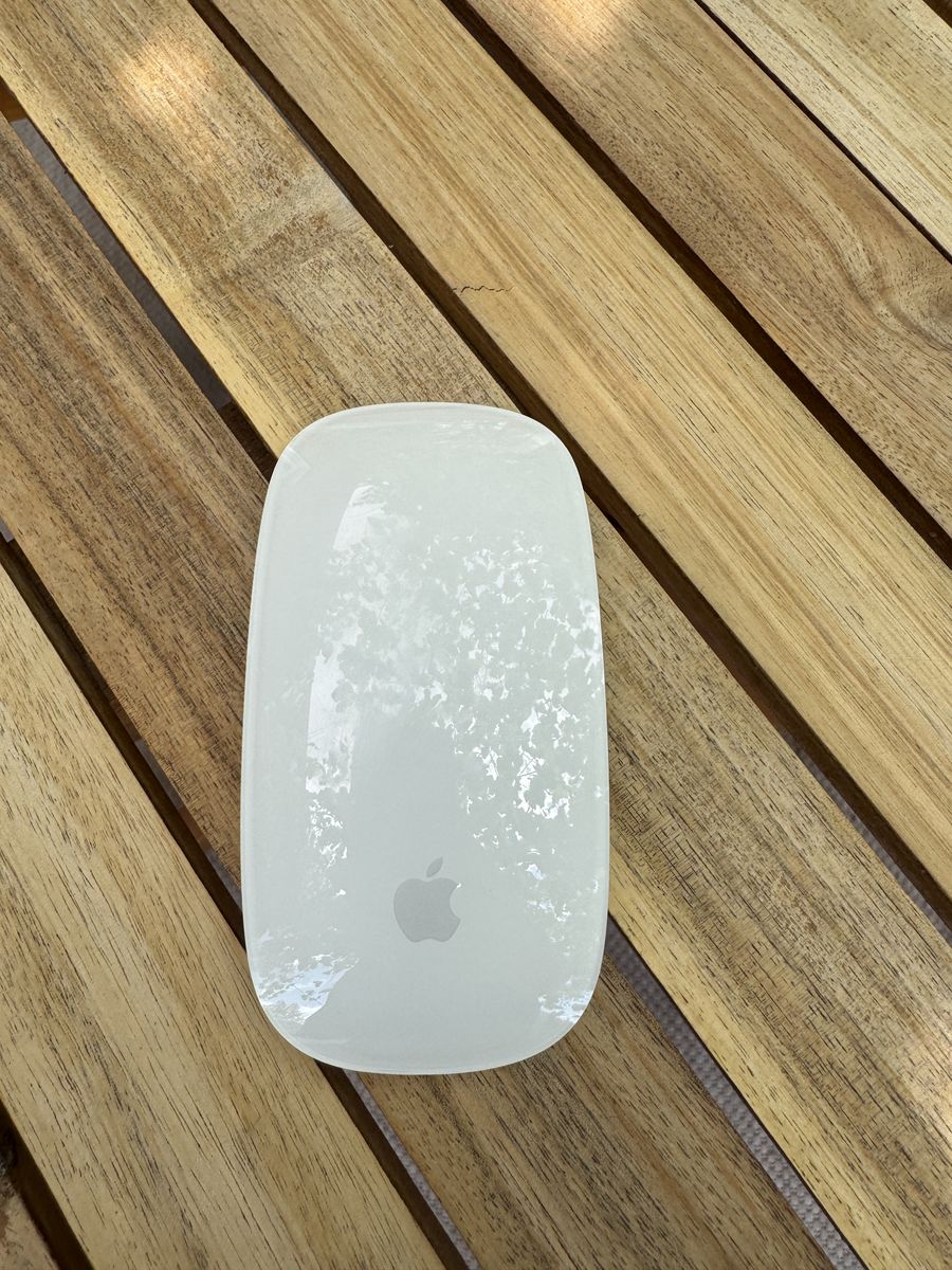 Apple Magic Mouse (Bluetooth) - Barely Used