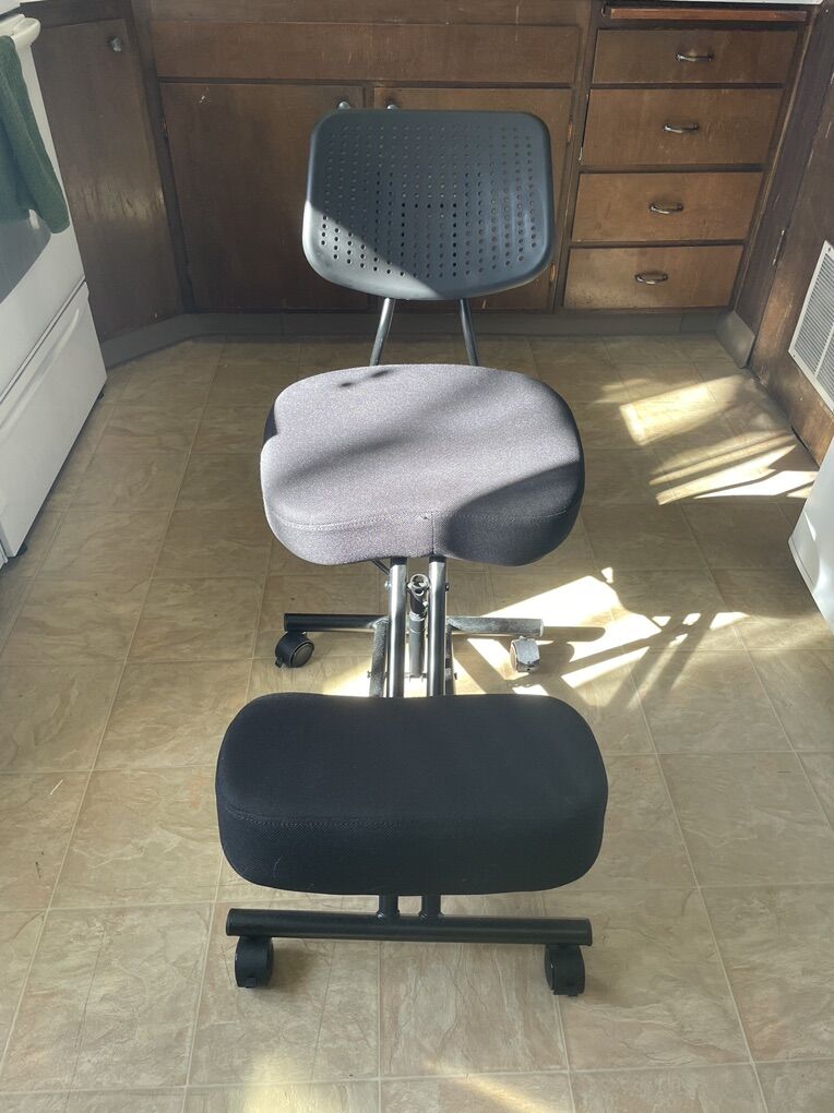 Kneeling Chair with Back Rest - Adjustable Height
