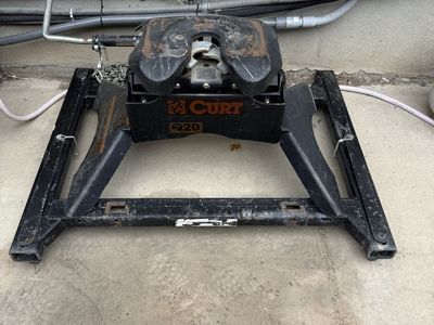 Curt Q20 20K Fifth Wheel Trailer Hitch with Puck System Adapter