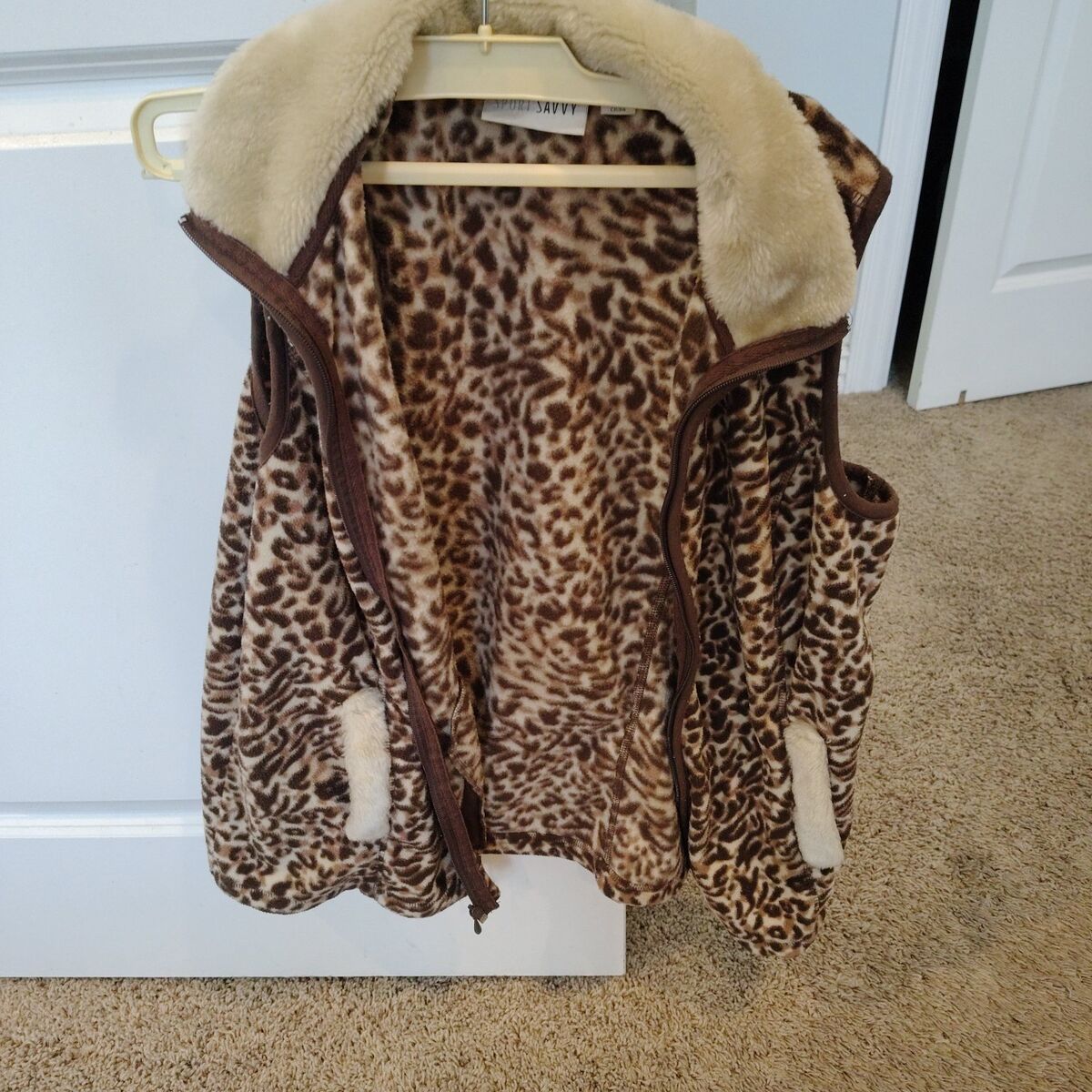 Animal print vest --Medium