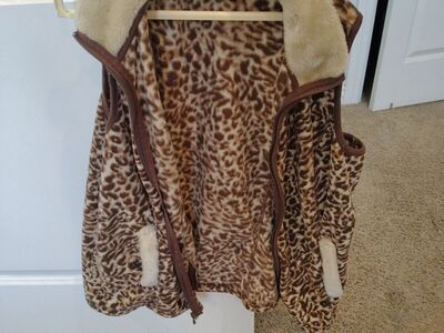 Animal print vest --Medium