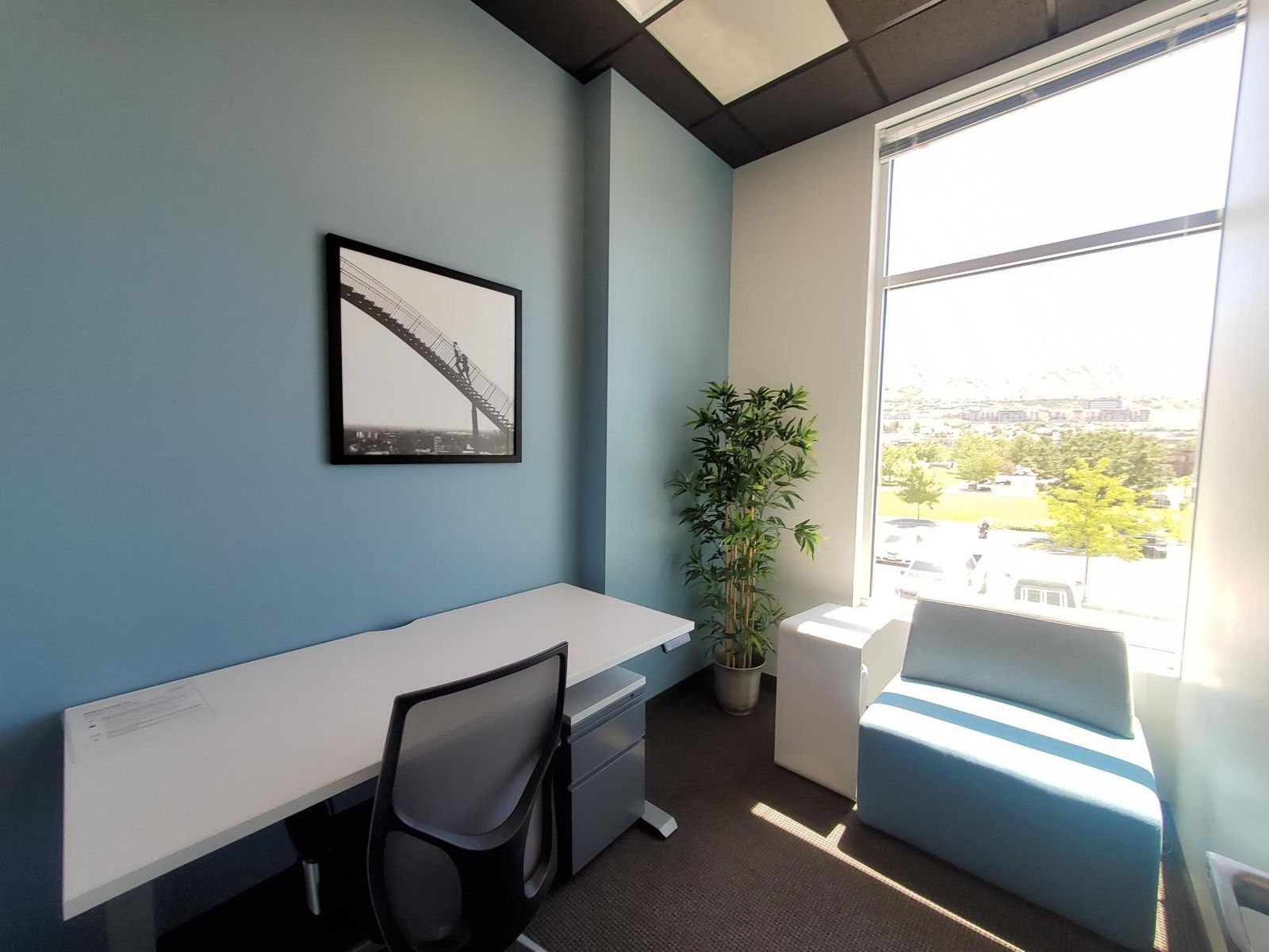 "Need a Space? Get an Office by the Hour!"