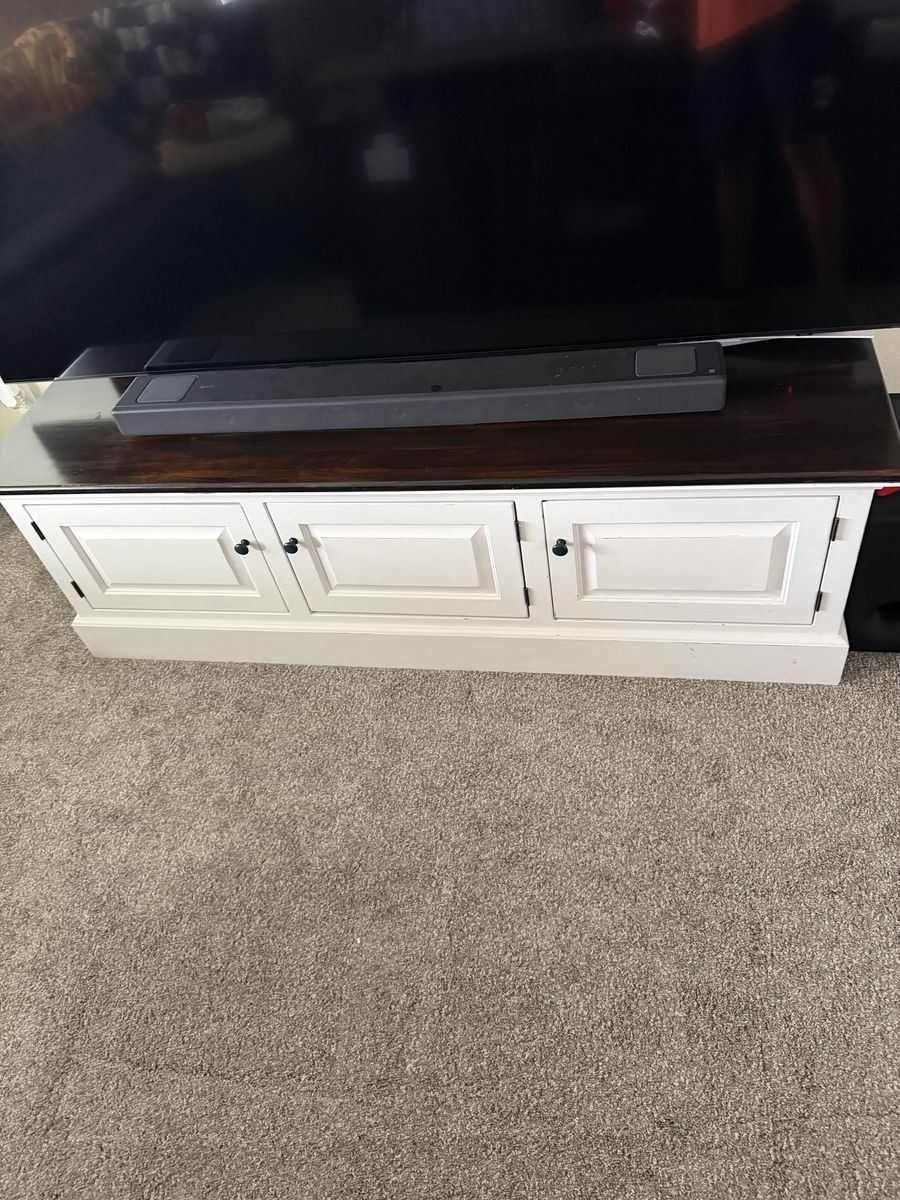 Entertainment center